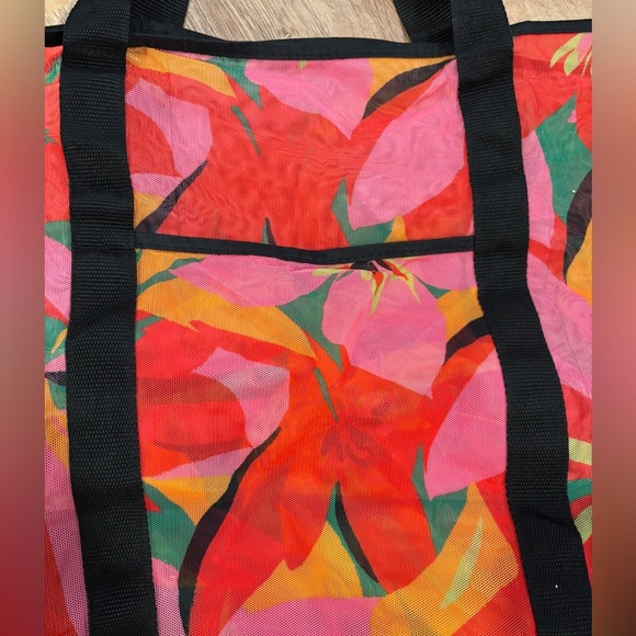 Shade & Shore Tropical Flower Mesh Beach Bag - Picture 3 of 3